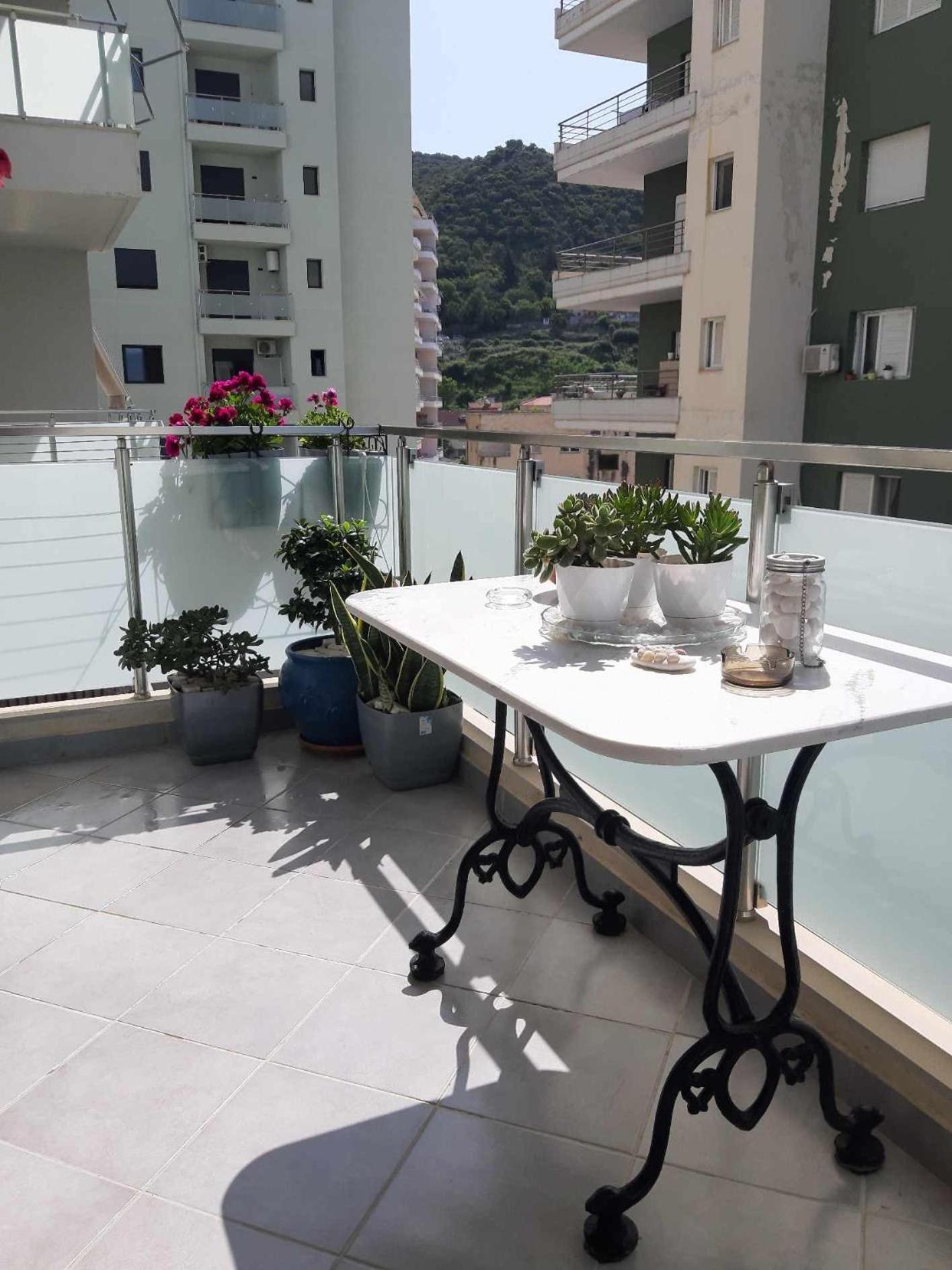 Modern Spacious 1 Bedroom Flat Next To The Beach Avlonya Dış mekan fotoğraf